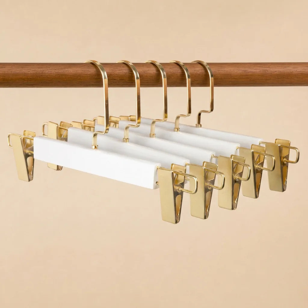 magnific_replace-the-hanger-in-img_3GPkmPaREY.png
